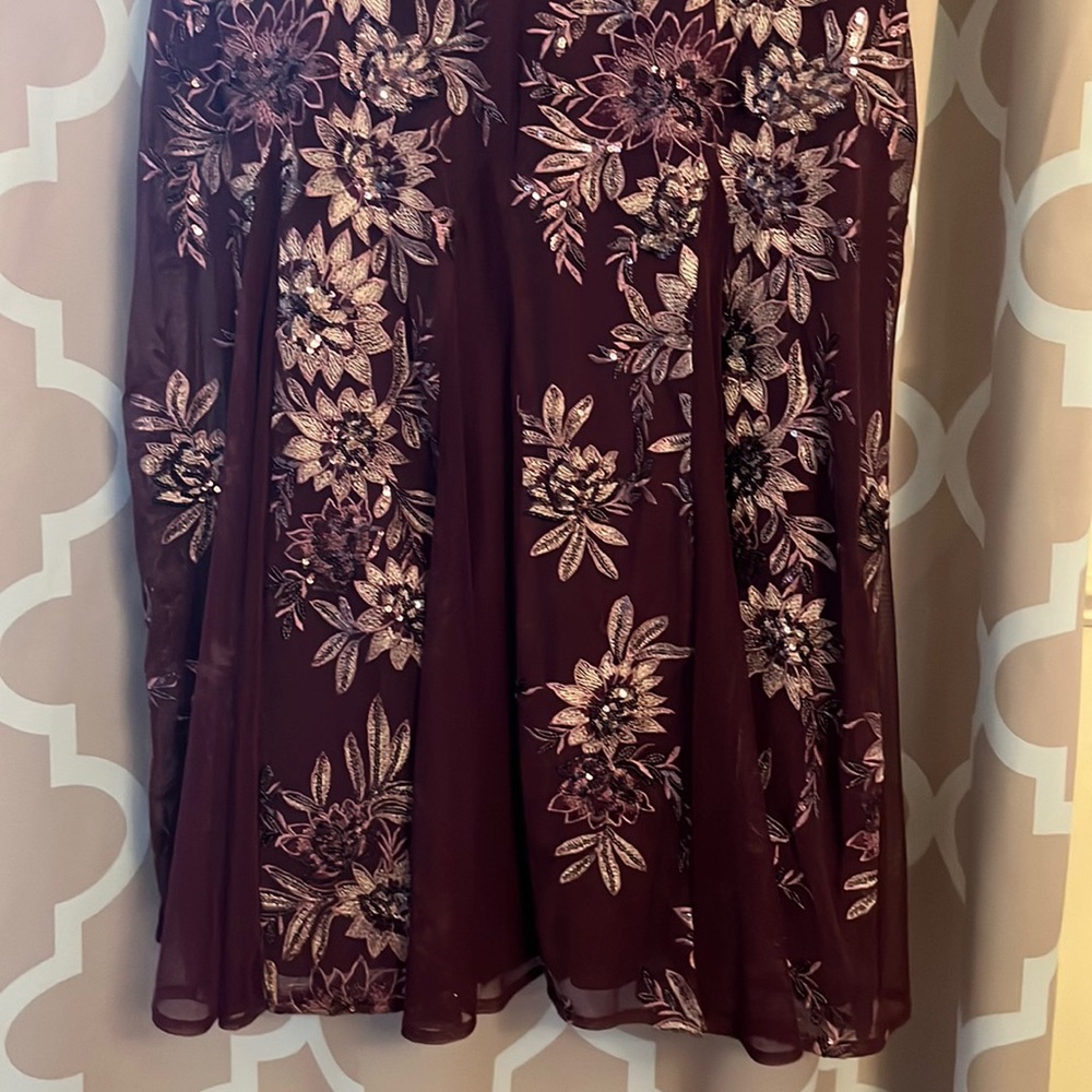 R & M RICHARDS PLUM WINE GOWN - Picture 8 of 15